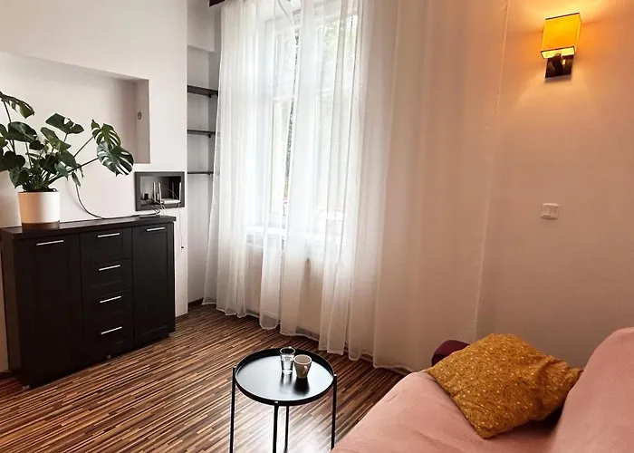 Cozy Apartment Near Krakus Mound